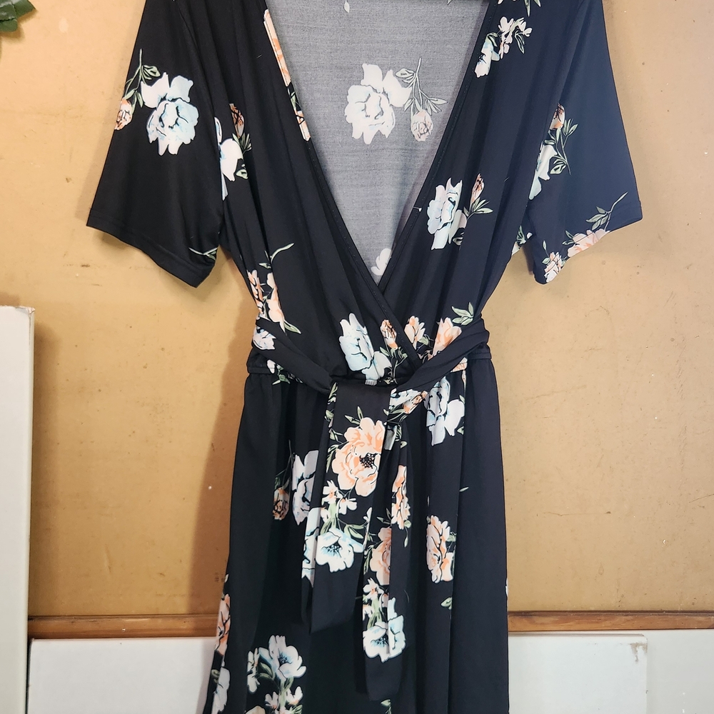 SHEIN Black Floral Maxi Dress